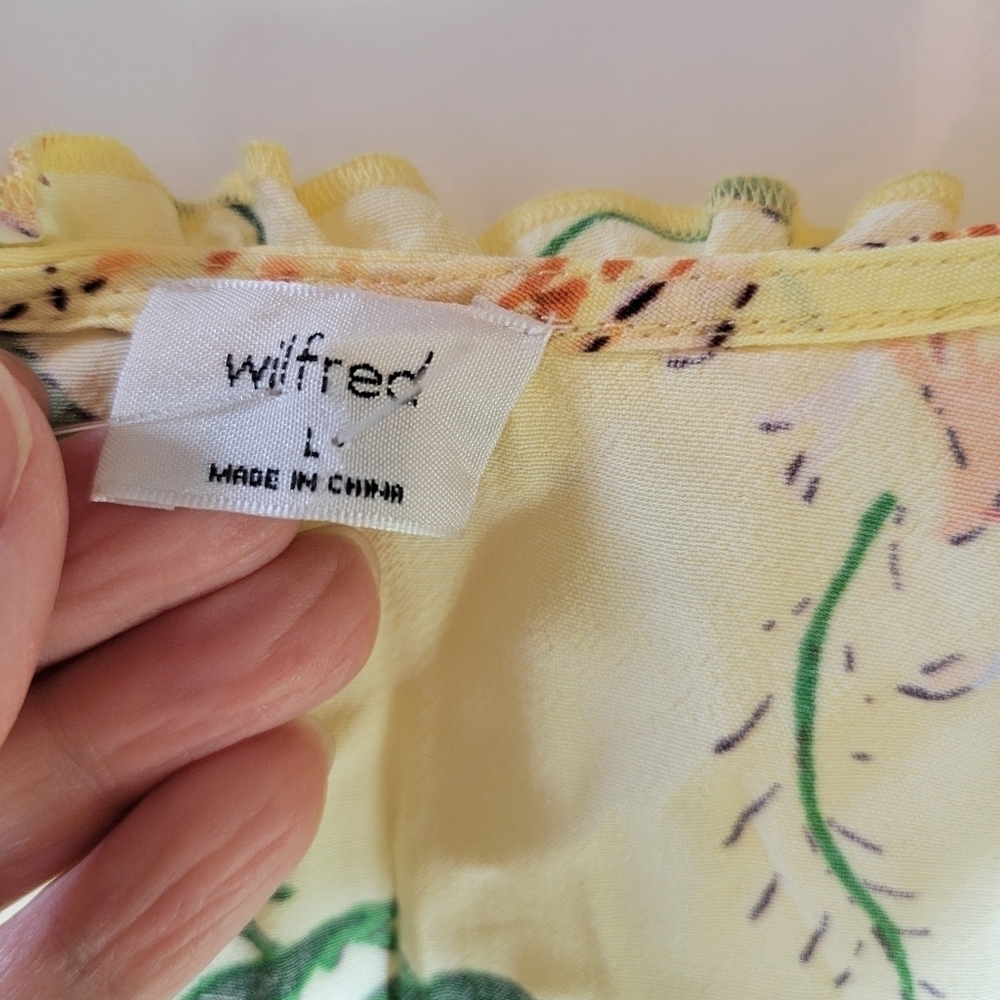 ❤️ 3 for $35 Aritzia Wilfred Aurelia Floral Wrap Top Blouse Yellow  Size large - Picture 7 of 7